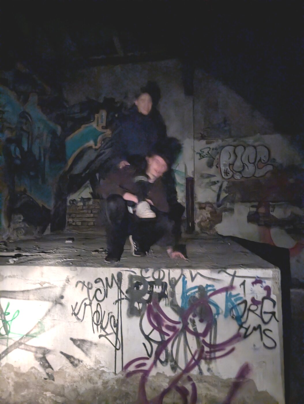 Nachts in der alten Fabrik